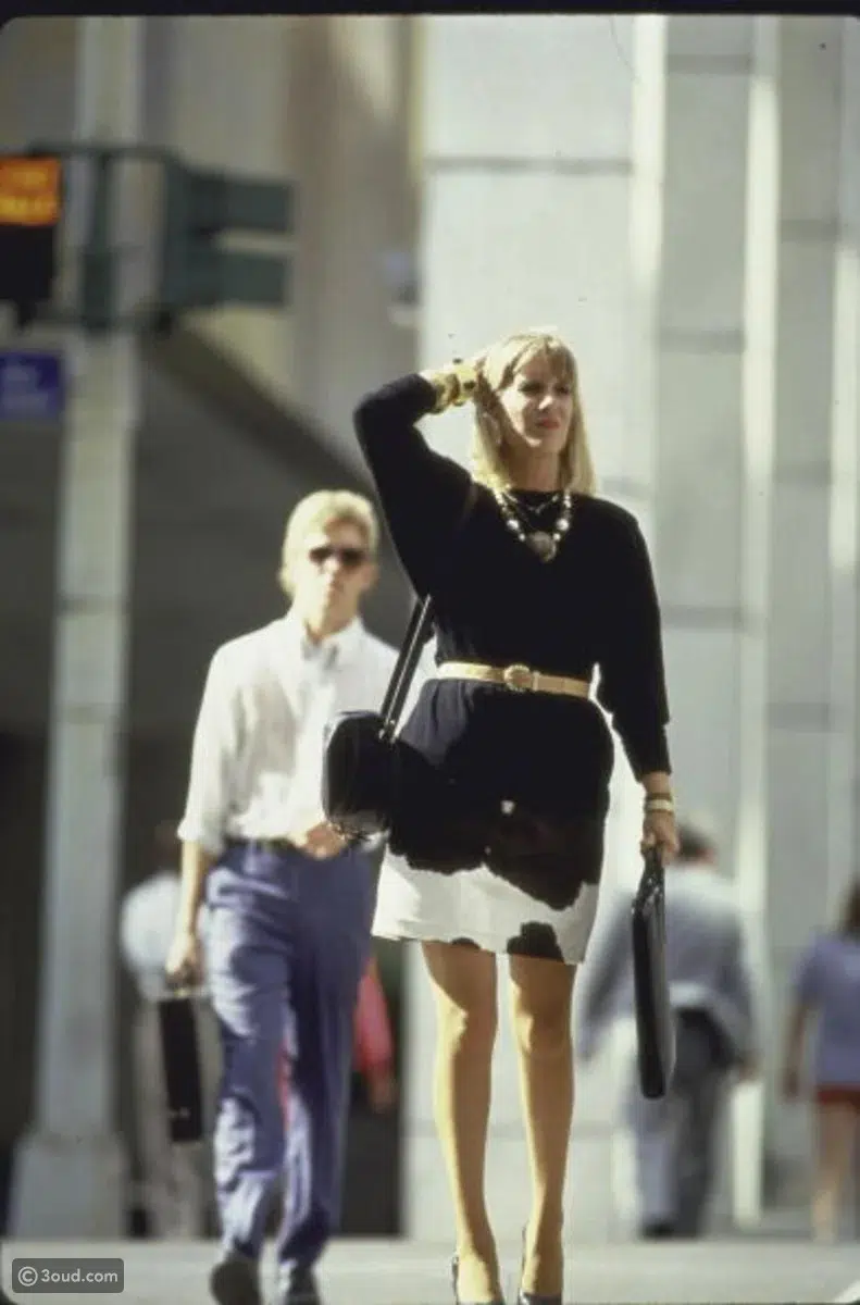 Девушка в черном платье с поясом - 1987 год