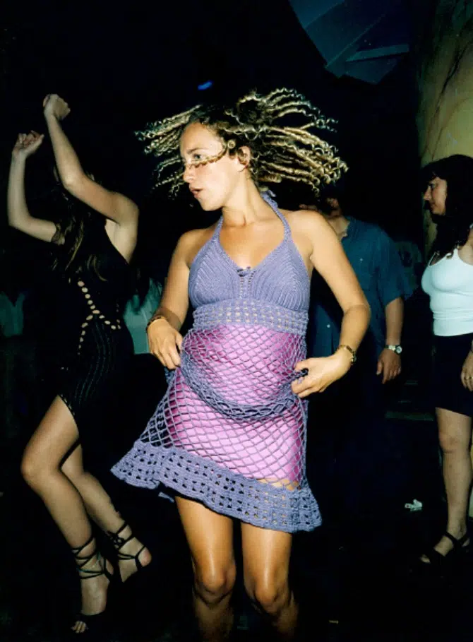 Девушка в фиолетовом вязаном платье - 2000 год