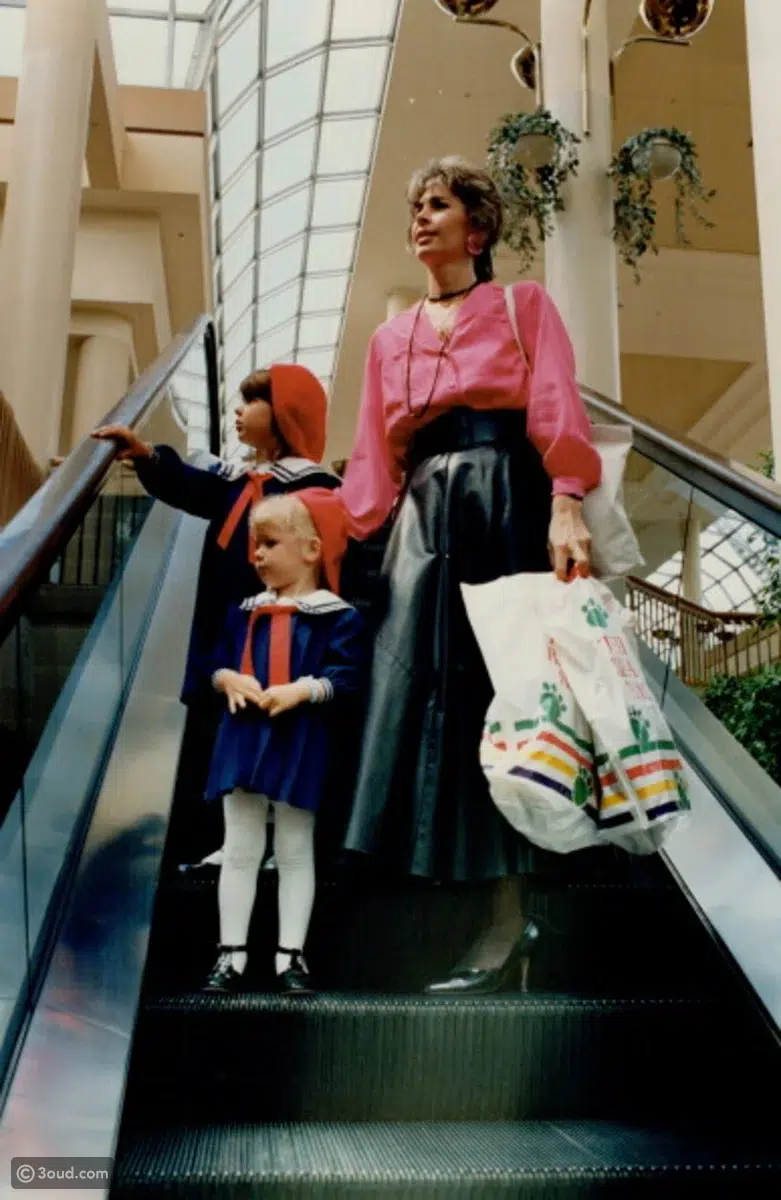 Девушка в кожаной длинной юбке и розовой блузке - 1988 год