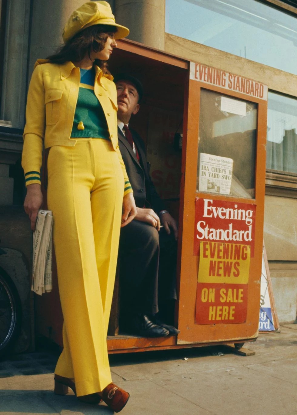 Девушка в желтых брюках и укороченном жакете - 1975 год