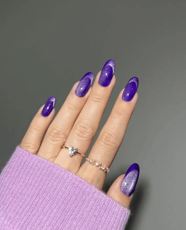 Фиолетовый френч кошачий глаз на длинных овальных ногтях