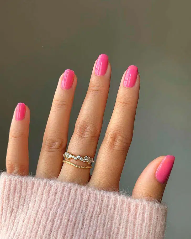 Розовый маникюр на квадратных ногтях средней длины