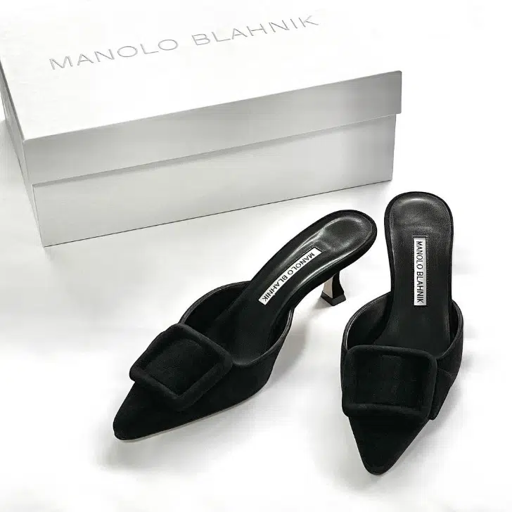 Черные туфли без задника с невысоким каблуком от Manolo Blahnik