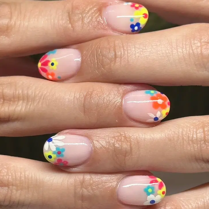 Френч с разноцветными цветами на овальных ногтях
