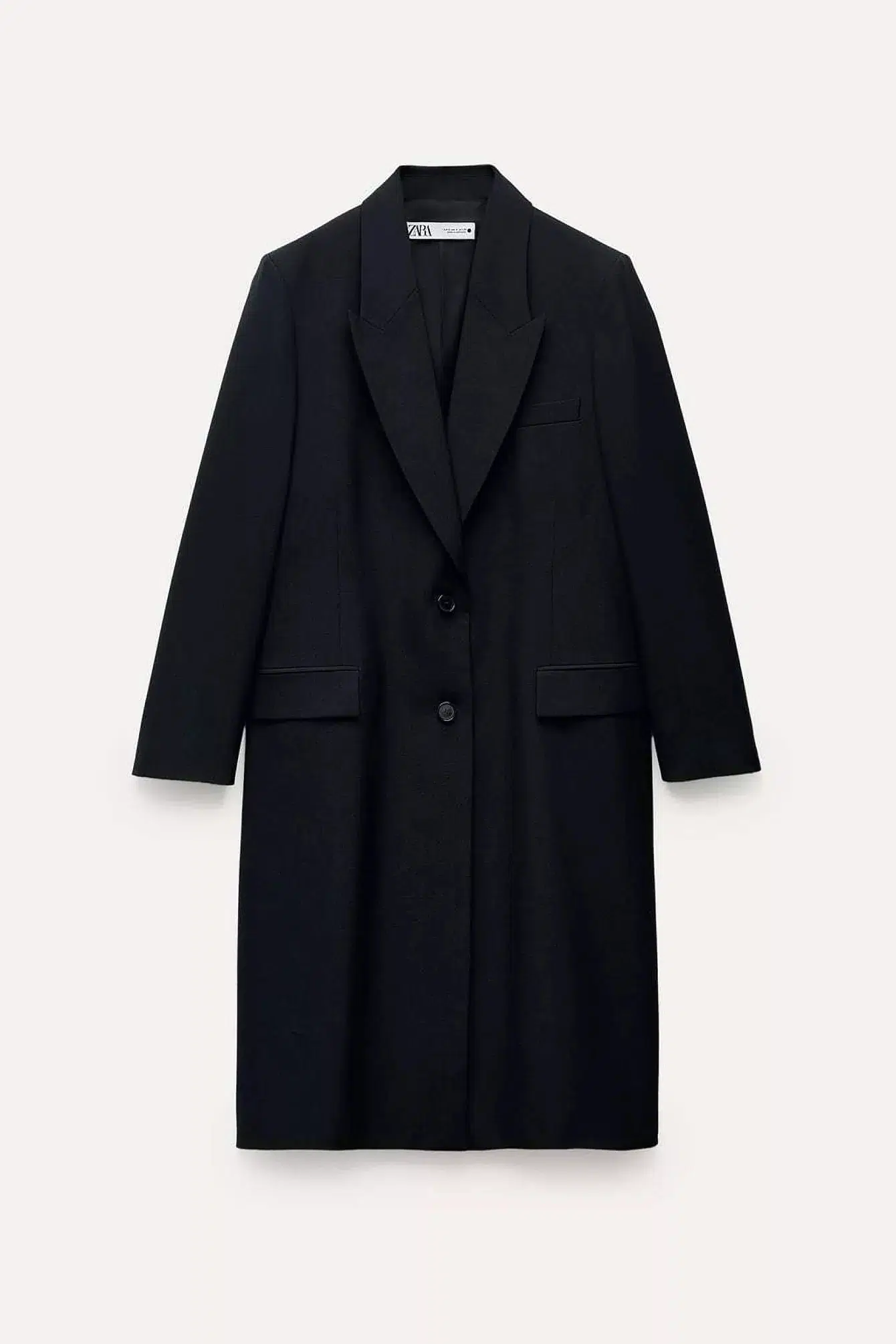 Черное пальто в мужском стиле от Zara