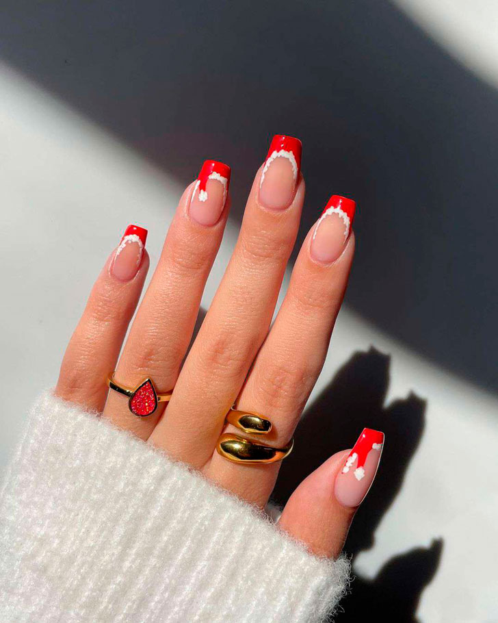 Красный френч с белой окантовкой на длинных квадратных ногтях