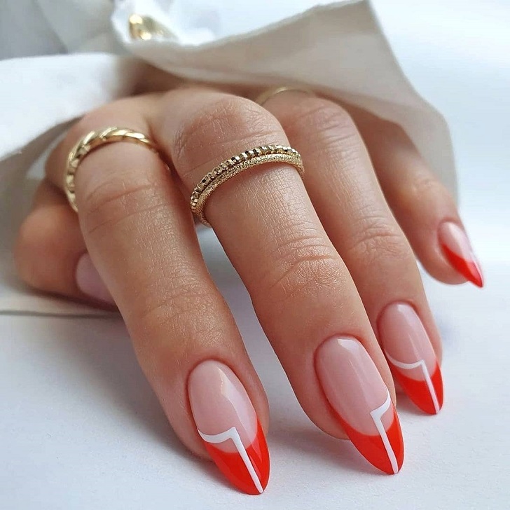Красный френч с геометрической белой линией на овальных ногтях