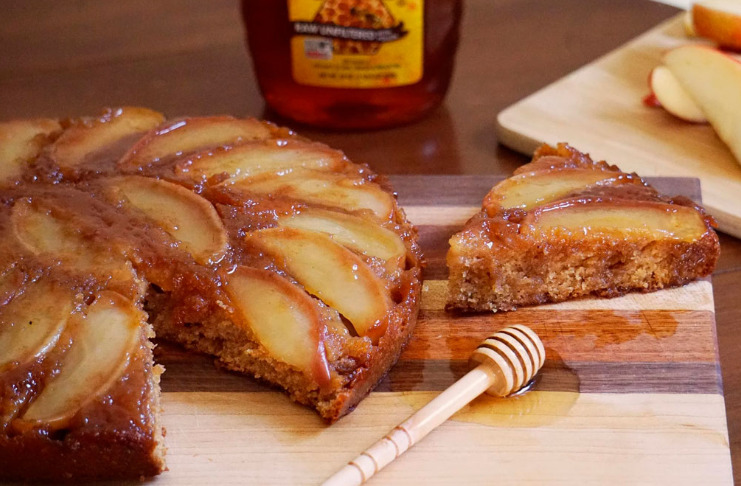 На этот яблочно-медовый пирог подсядет вся семья, готовлю его в будни и праздники