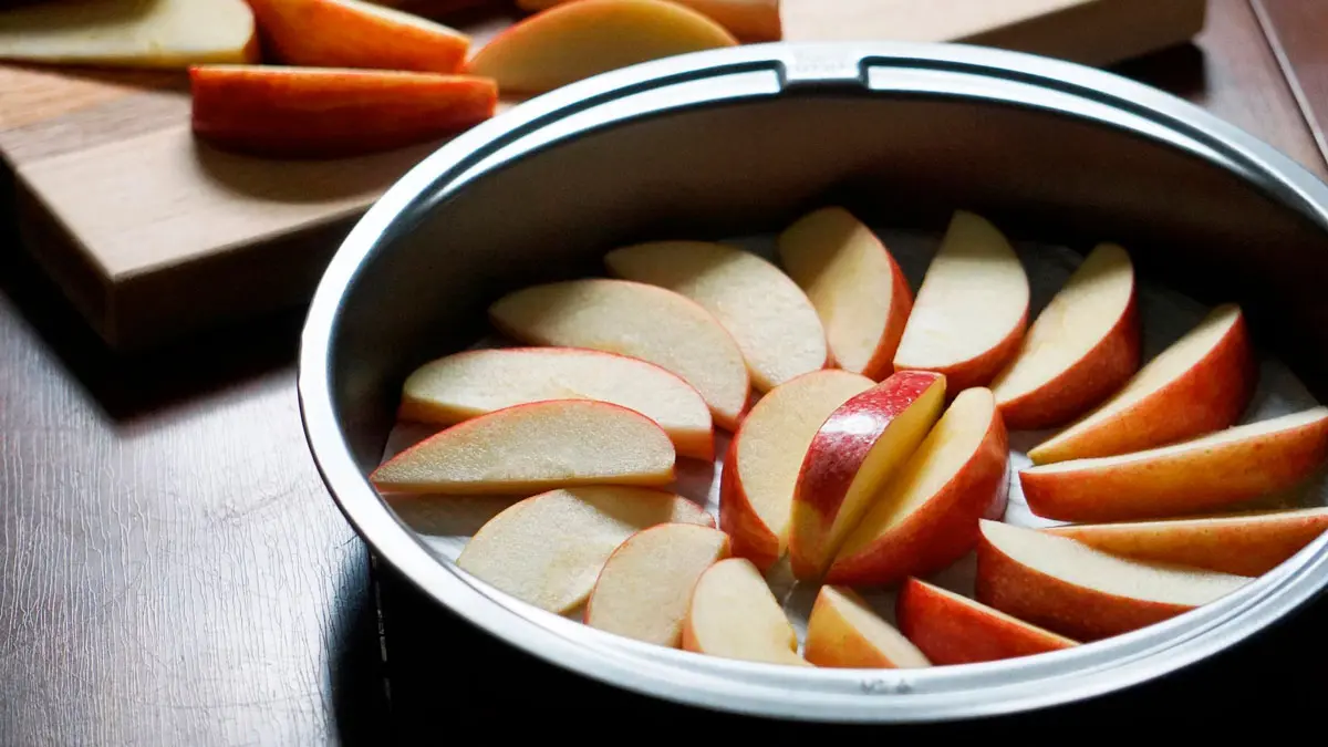 Пошаговый рецепт приготовления пирога с яблоками и медом