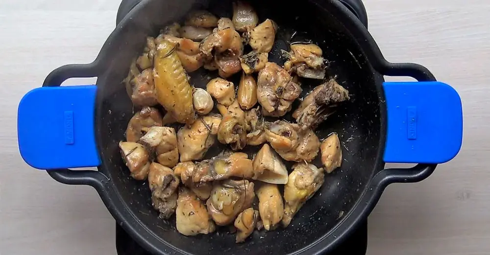Процесс приготовления аппетитной курицы с чесноком по-домашнему