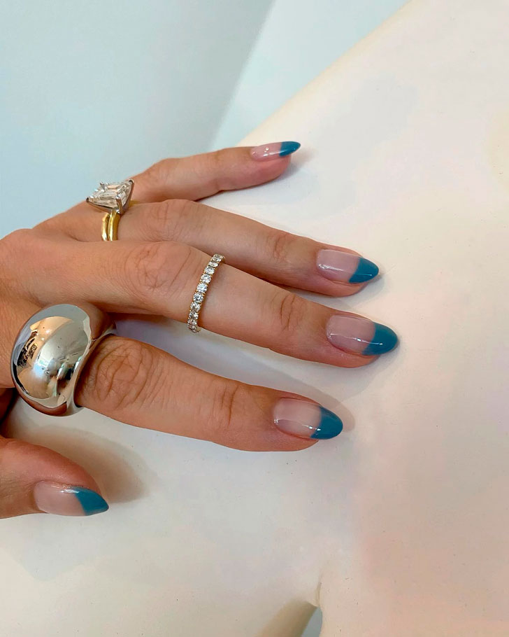 Синий френч с натуральной основой на миндальных ногтях средней длины