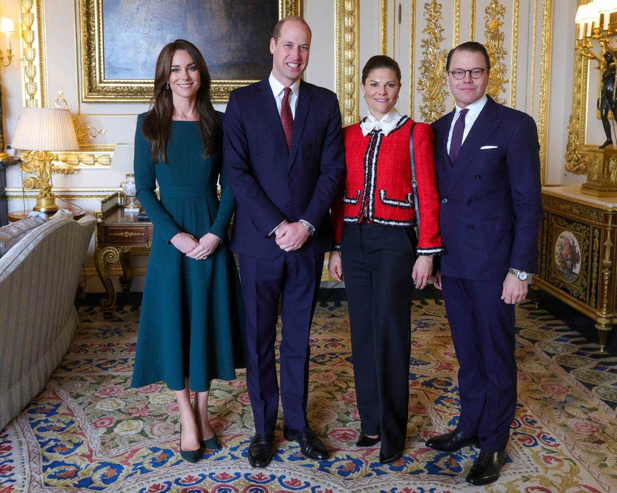 Шведская принцесса в красном жакете и черных брюках, а Кейт Миддлтон в зеленом платье