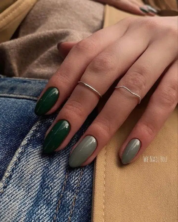 Маникюр благородных зеленых оттенков на миндальных ногтях