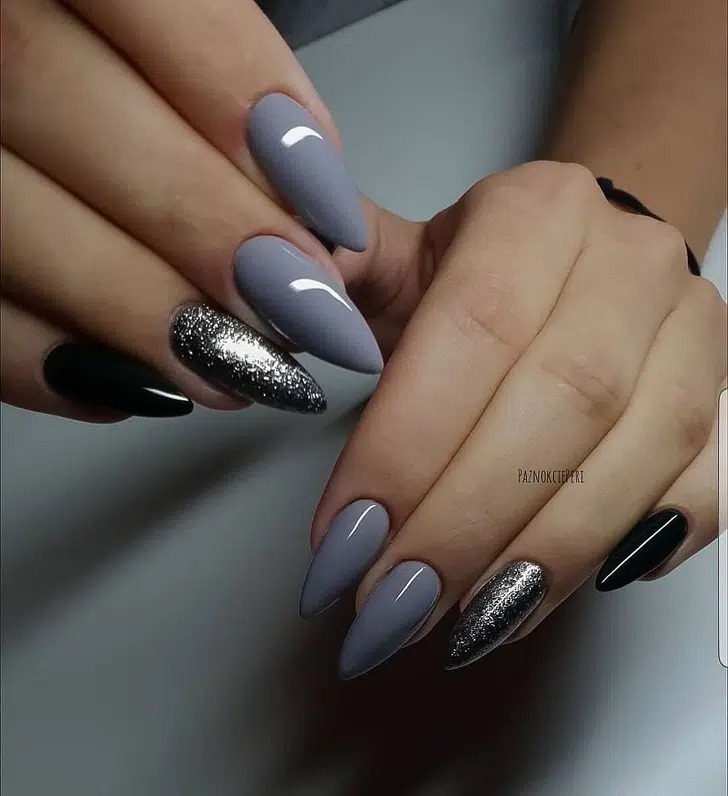 Серый маникюр с плотными блестками на миндальных ногтях