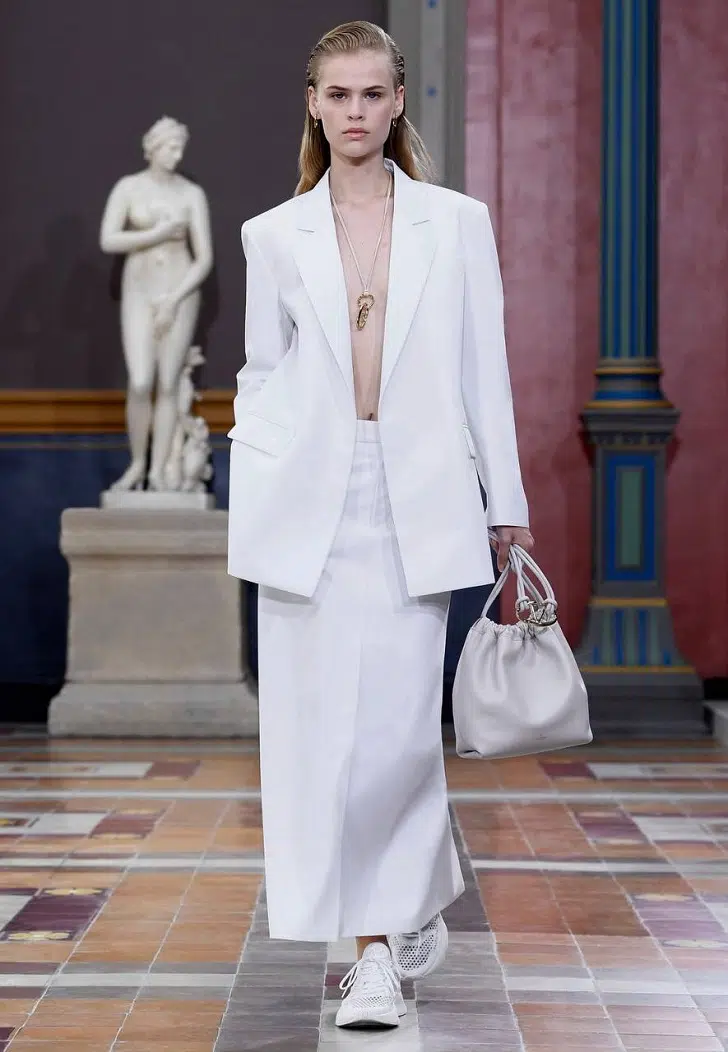 Белая юбка макси с жакетом от Valentino