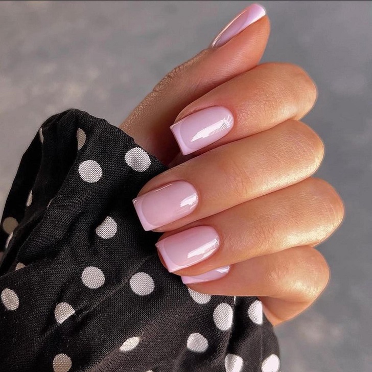Короткие ногти формы мягкий квадрат с розовым френчем