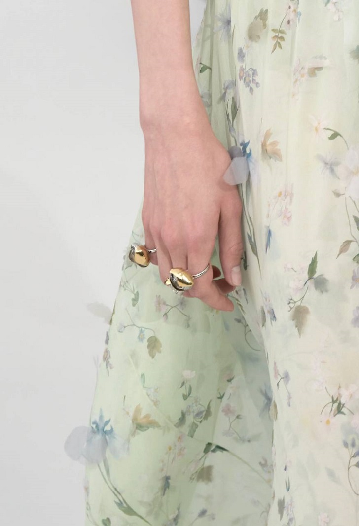 Крупные кольца в комплекте от Givenchy