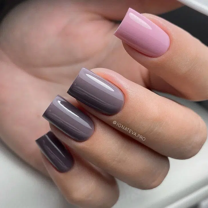 Квадратные ногти серого и розового цветов