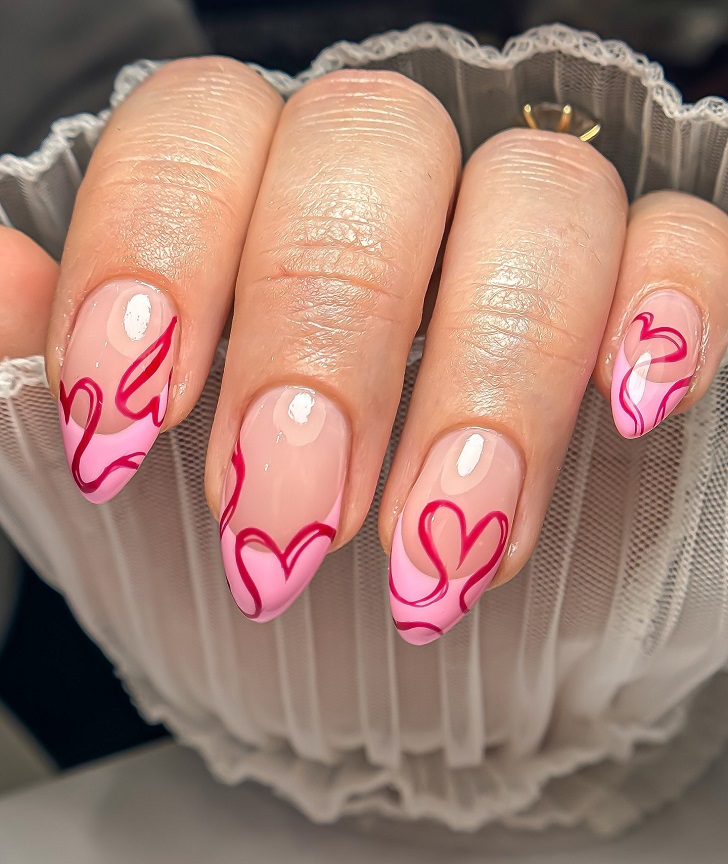 Миндальные ногти с розовым френчем и волнами в виде сердец