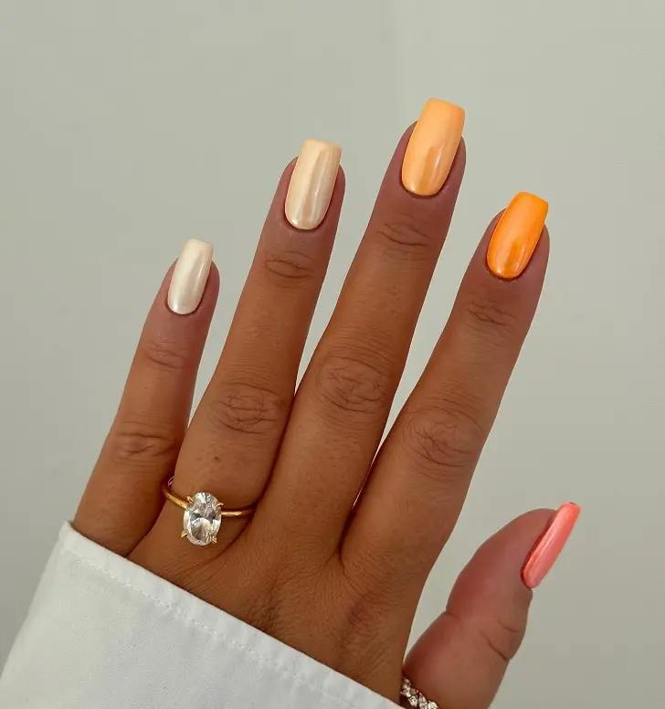 Ногти формы мягкий квадрат с покрытием персикового цвета