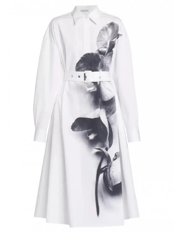 Белое платье с принтом черной орхидеи от Alexander McQueen