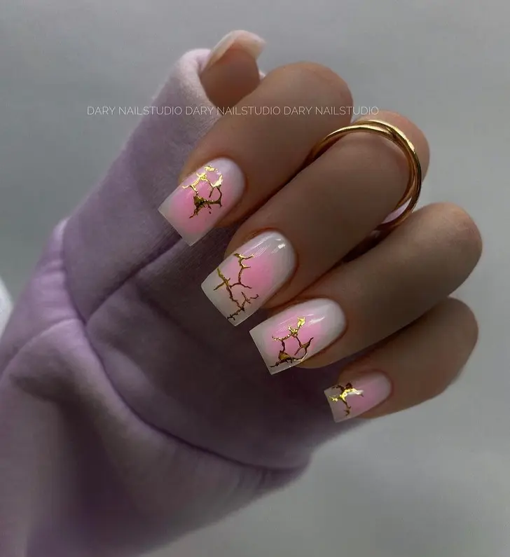 Дизайн розовый румянец с золотой поталью