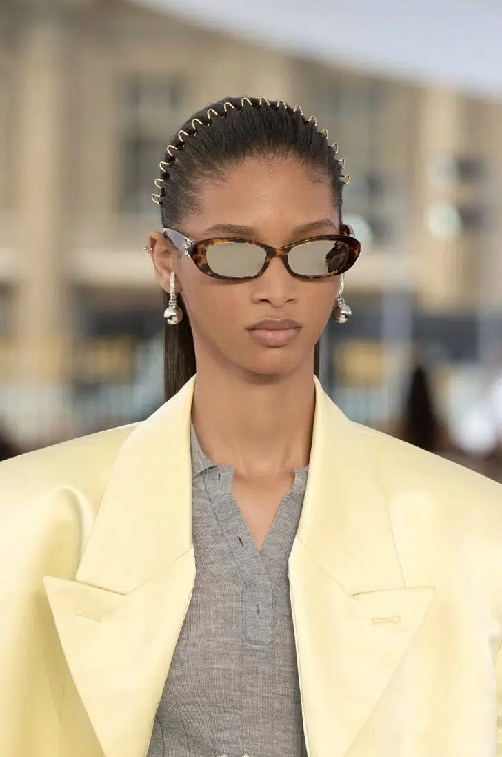 Овальные зеркальные очки от Givenchy