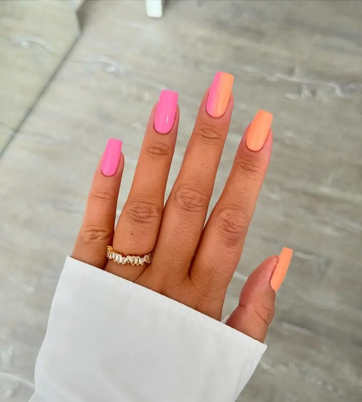 Квадратные ногти с маникюром в два тона оранжевый и розовый