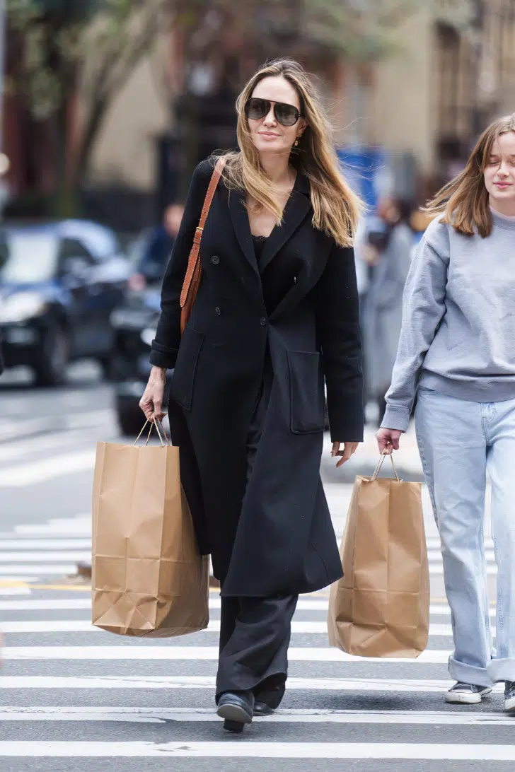 Анджелина Джоли и ее дочь отправились за продуктами
