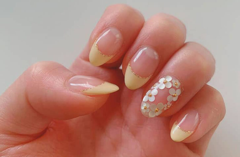 Прощайте, молочные ногти: Butter Nails новый тренд и 5 примеров как носить такой маникюр